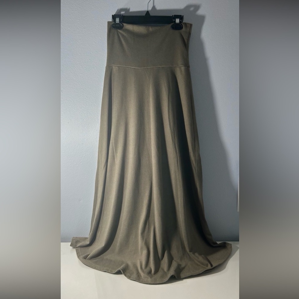 Green maxi skirt